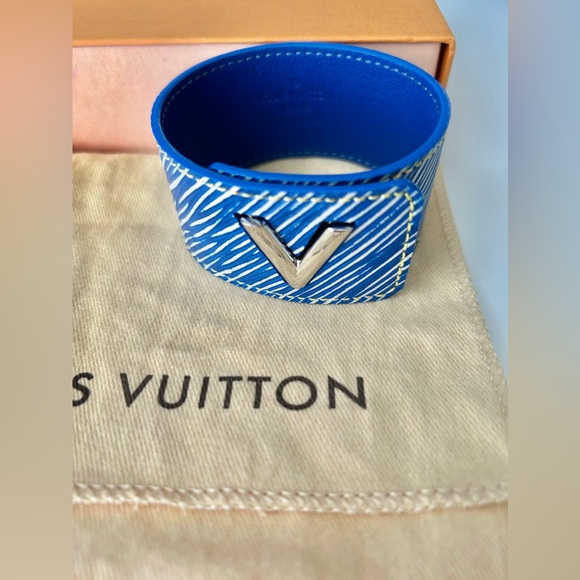 LOUIS VUITTON Twist Bracelet - Picture 2 of 7
